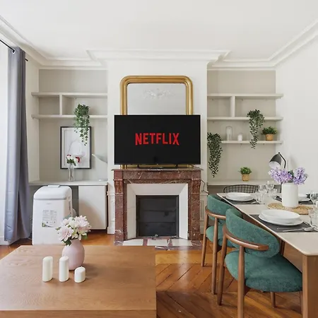 Appartement Sophisticated 1br Near Opera And Champs-elysees Parijs